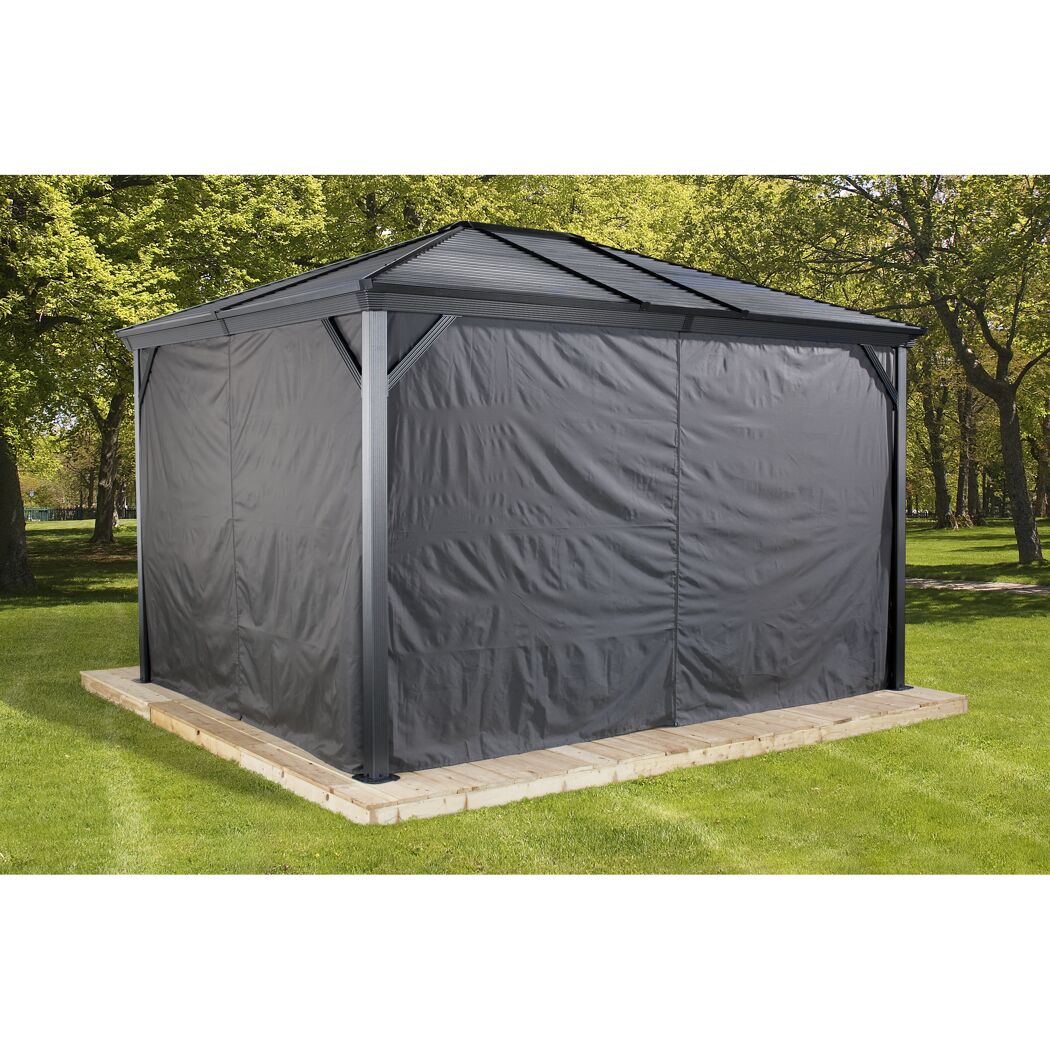 Pavillon Ventura mit dunkelgrauen Vorhängen