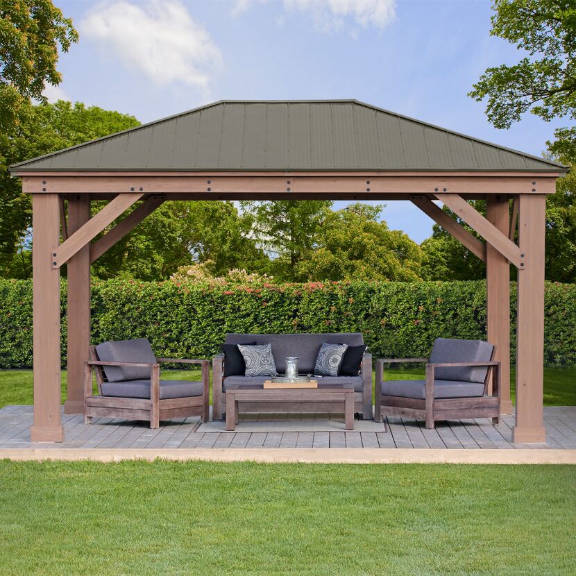 Holzpavillon Devon mit Gartenmöbeln auf einer Terrasse