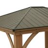 Braunes Metalldach eines Holzpavillons