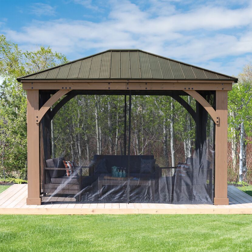 Pavillon mit Moskitonetz