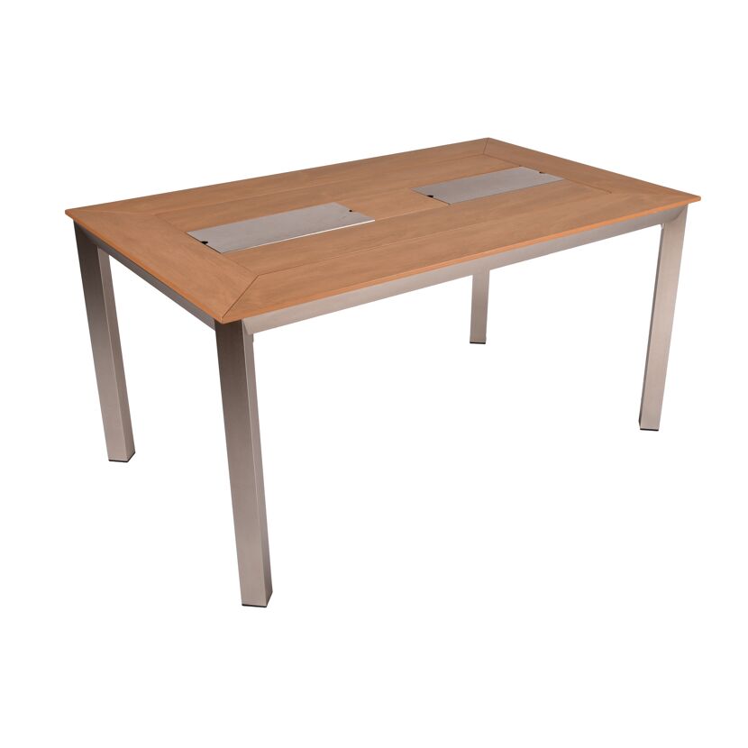 Holztisch mit Metallelementen
