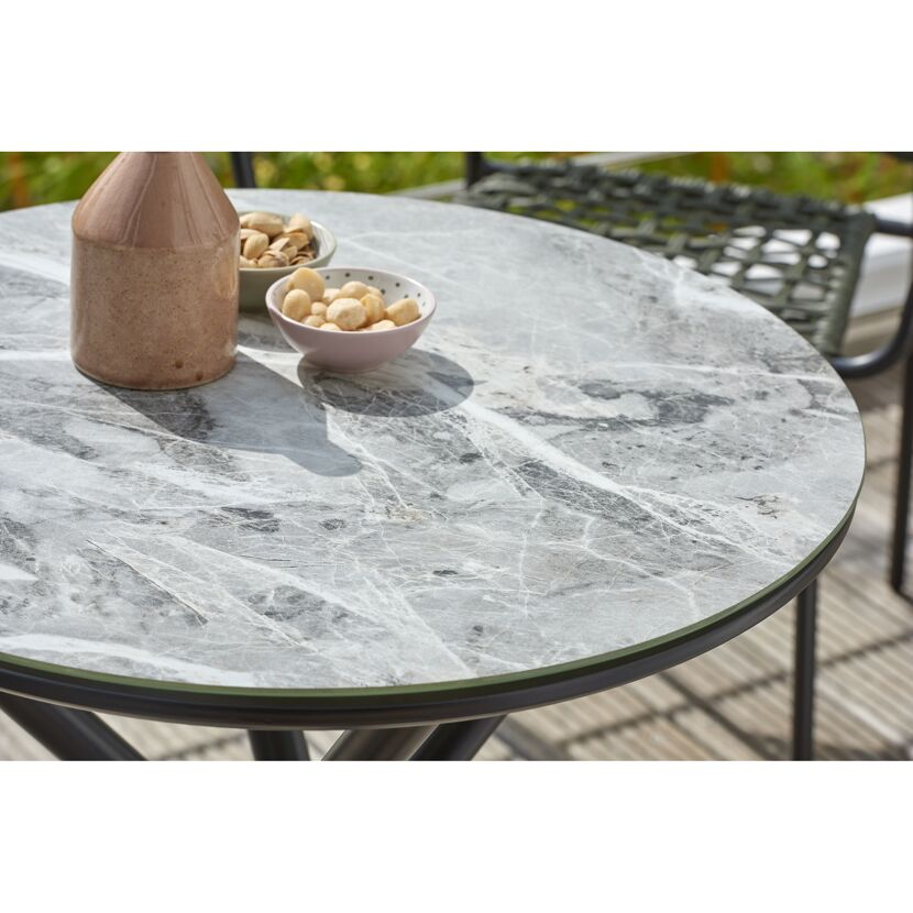 Runder Gartentisch mit grauer Platte