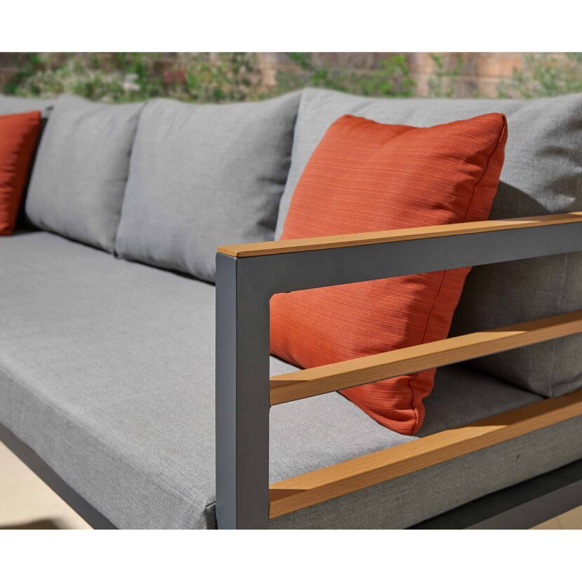 Detailansicht graues Sofa Ecklounge Selma