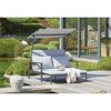 Doppelliegesofa mit Sonnendach auf Terrasse