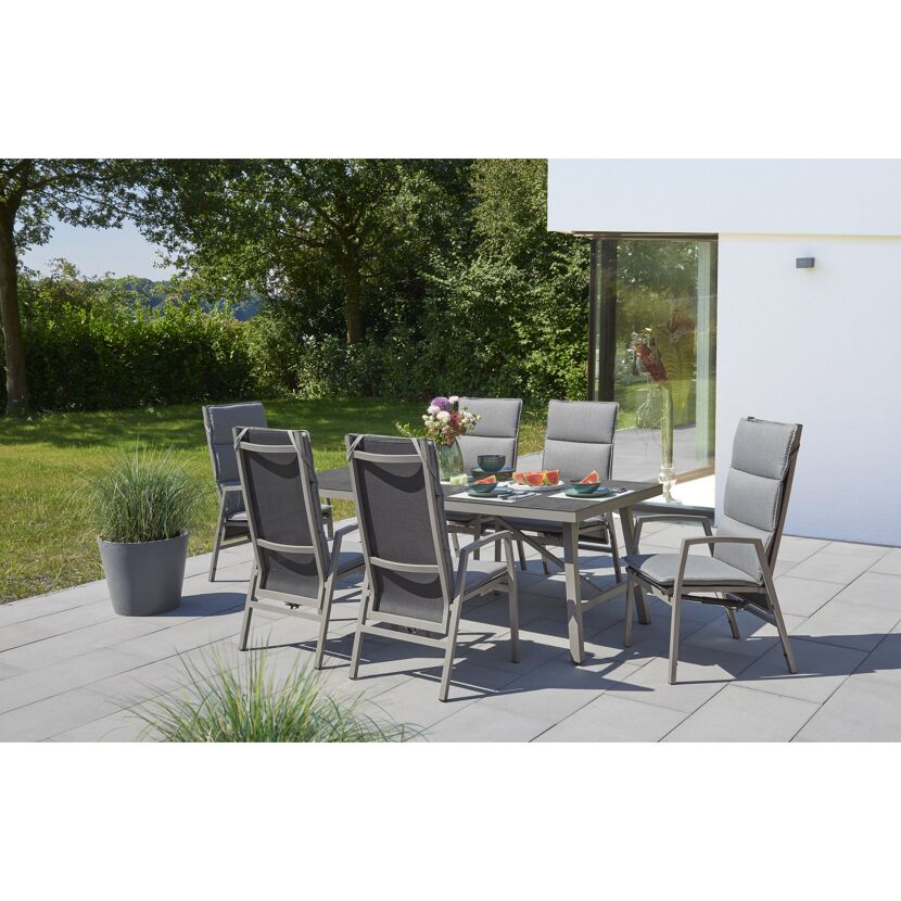 Gartenmöbelset mit sechs Stühlen und Tisch