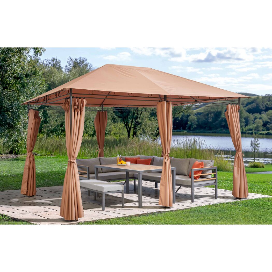 Pavillon mit Gartengarnitur am See