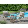 Gartenmöbel-Set mit zwei Stühlen und einem Tisch