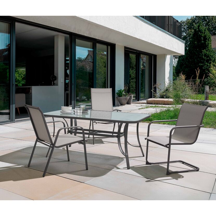 Gartenmöbel-Set: Tisch und vier Stühle