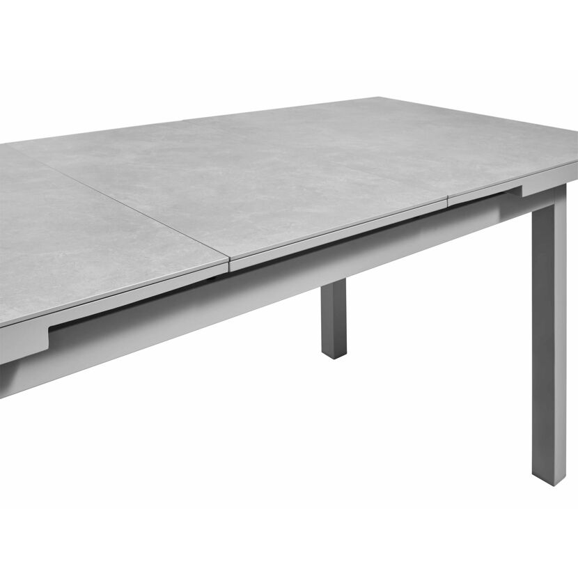 Ausziehbarer Esstisch mit grauer Platte