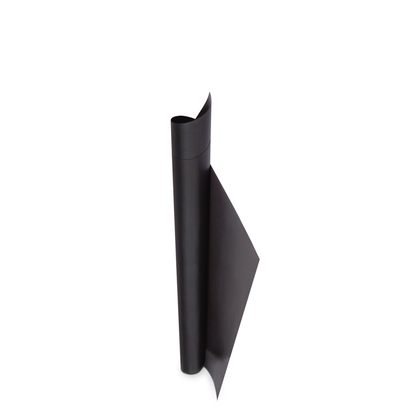 Schwarze Grillmatte aufgerollt