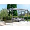 Pavillon mit Sofa und Tisch