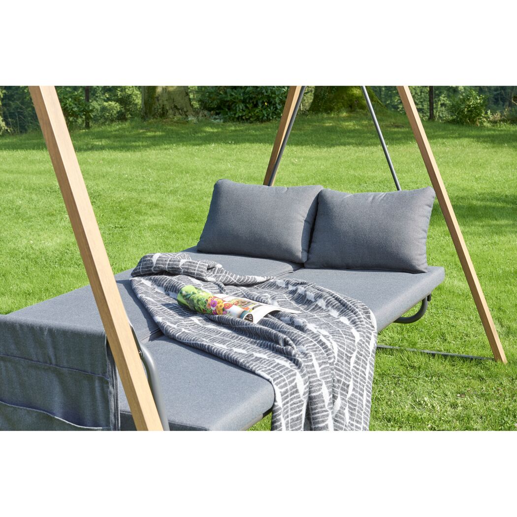 Hollywoodschaukel mit Decke und Kissen