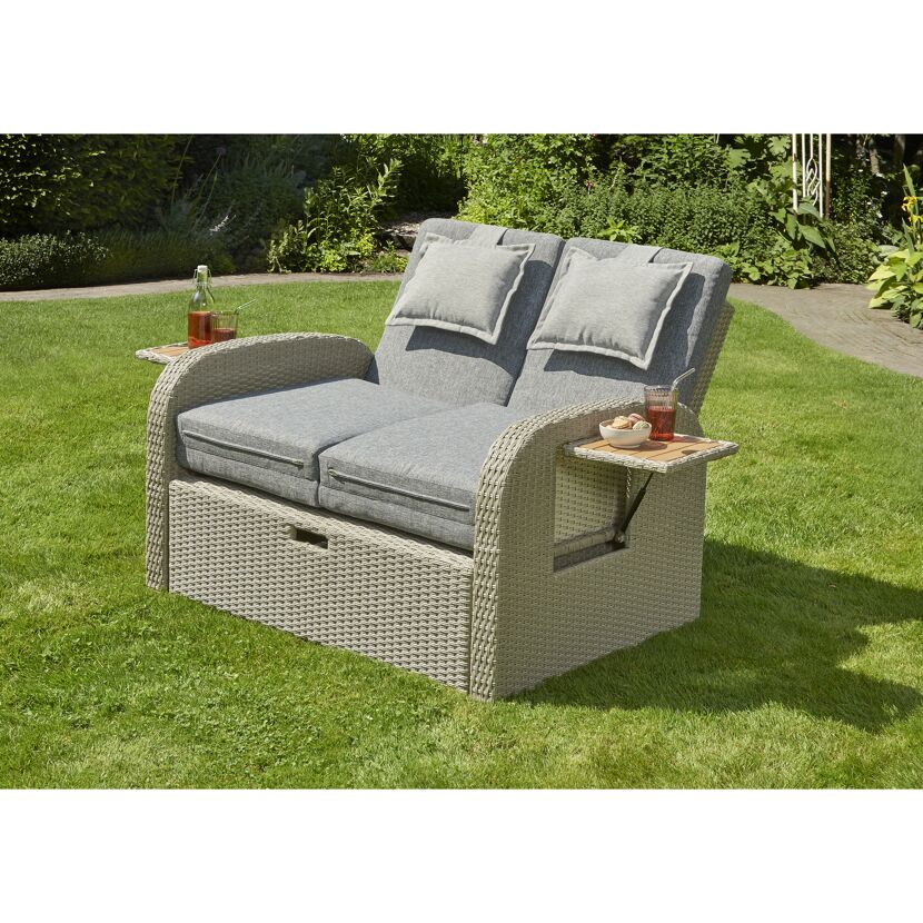 Gartencouch mit zwei Sitzen und Getränkehaltern