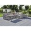 Graue Gartenlounge mit Tisch