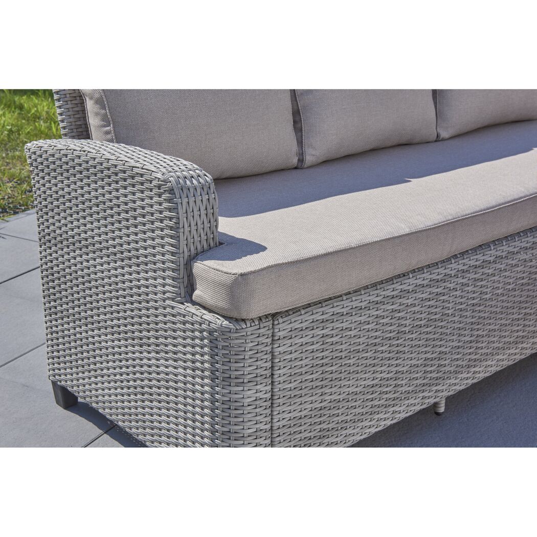Detailansicht einer grauen Gartenlounge aus Polyrattan