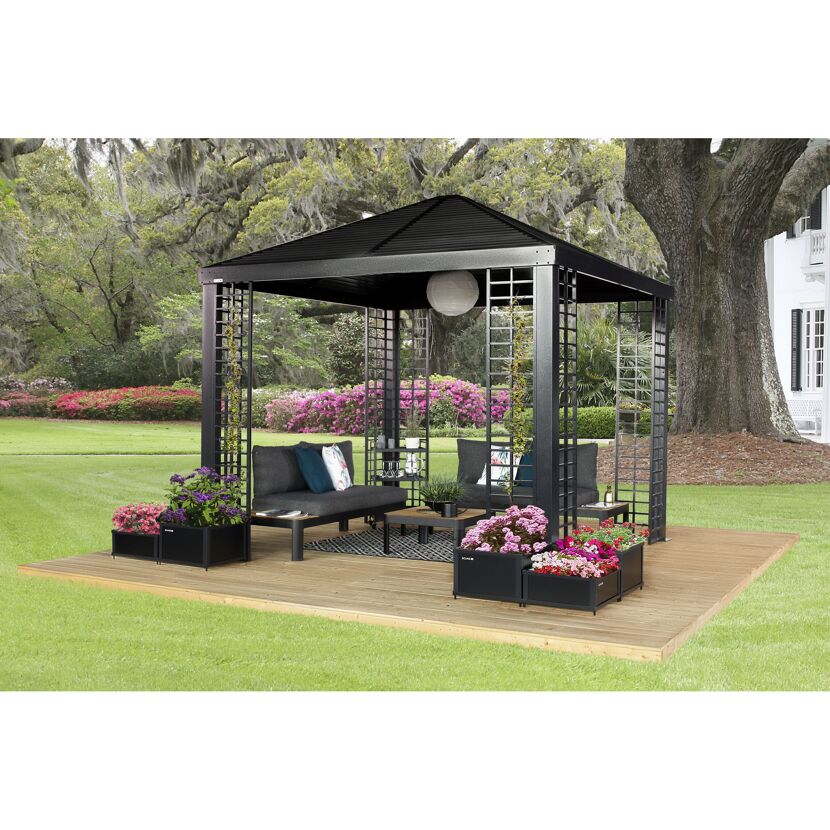 Schwarzer Gartenpavillon mit Sitzgruppe