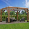Hölzerner Pavillon mit Sonnensegel und Gartenmöbeln