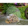 Runder Grillrost auf Holzstapel