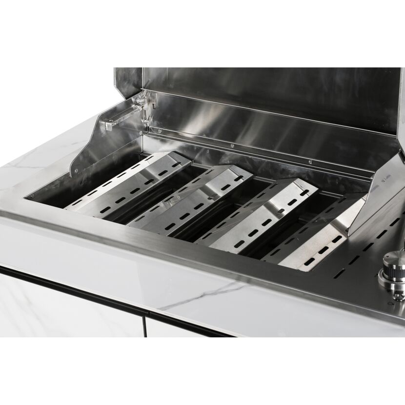 Gasgrill mit geöffnetem Deckel