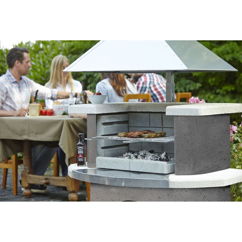 Grillkamin mit Grillrost