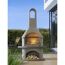 Grillkamin aus Beton mit Grillgut