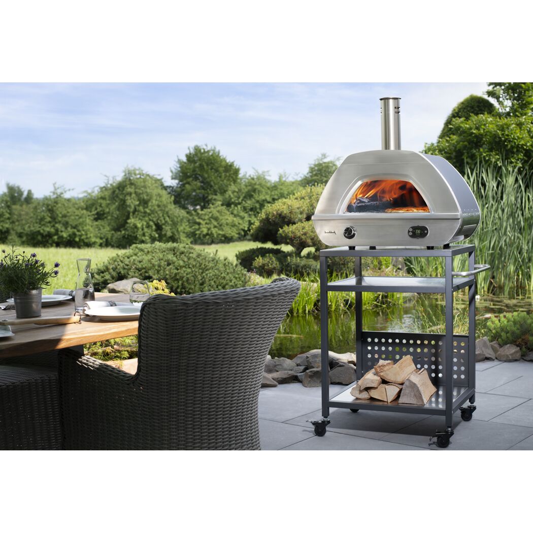 Pizzaofen auf Terrasse