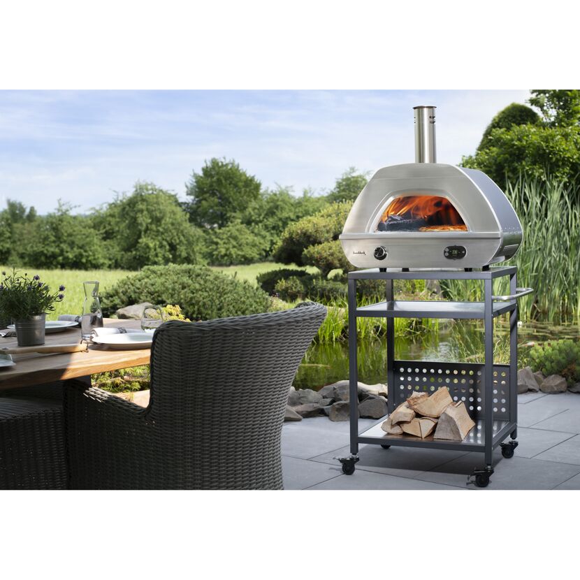 Pizzaofen auf Terrasse