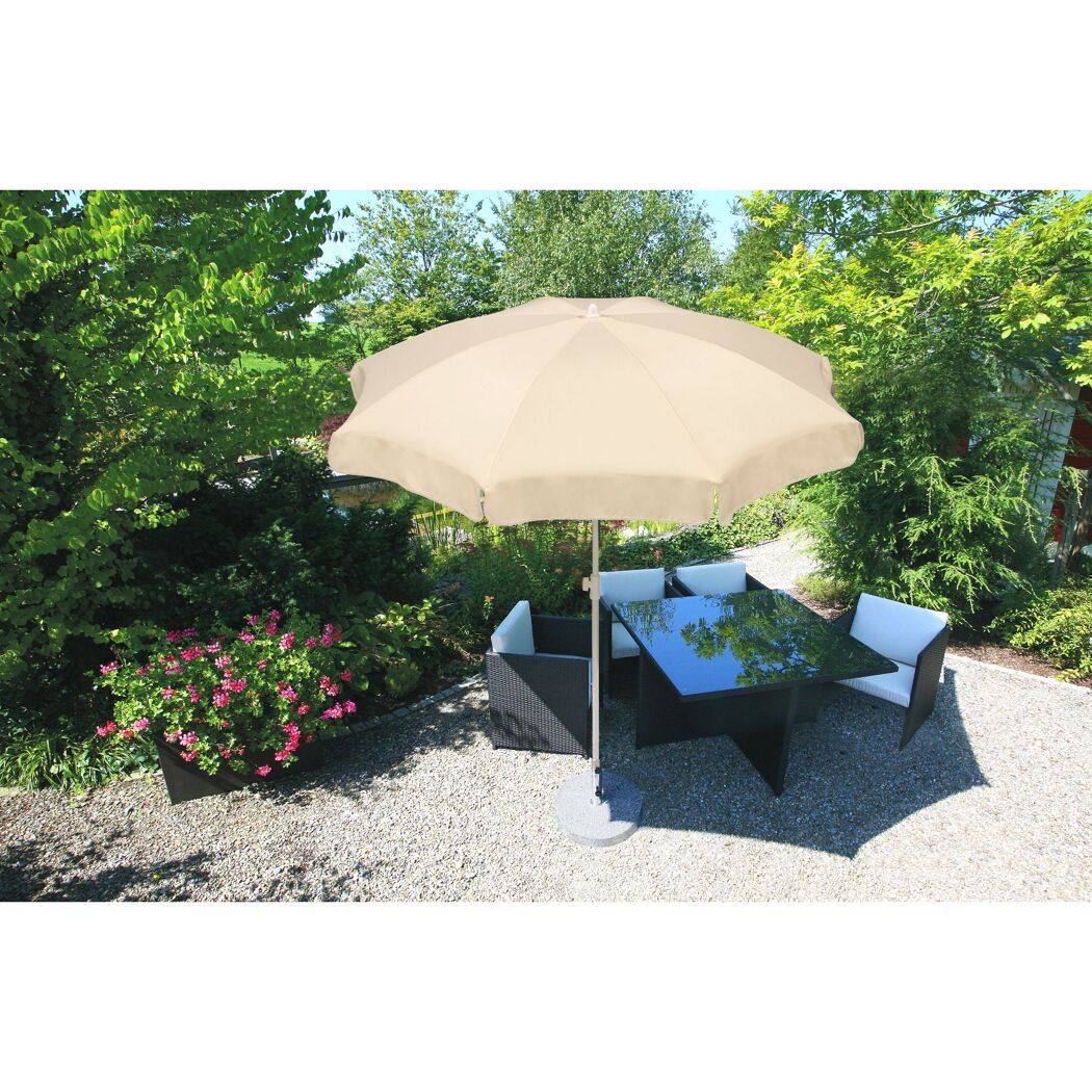 Beigefarbener Sonnenschirm Ibiza über Gartentisch