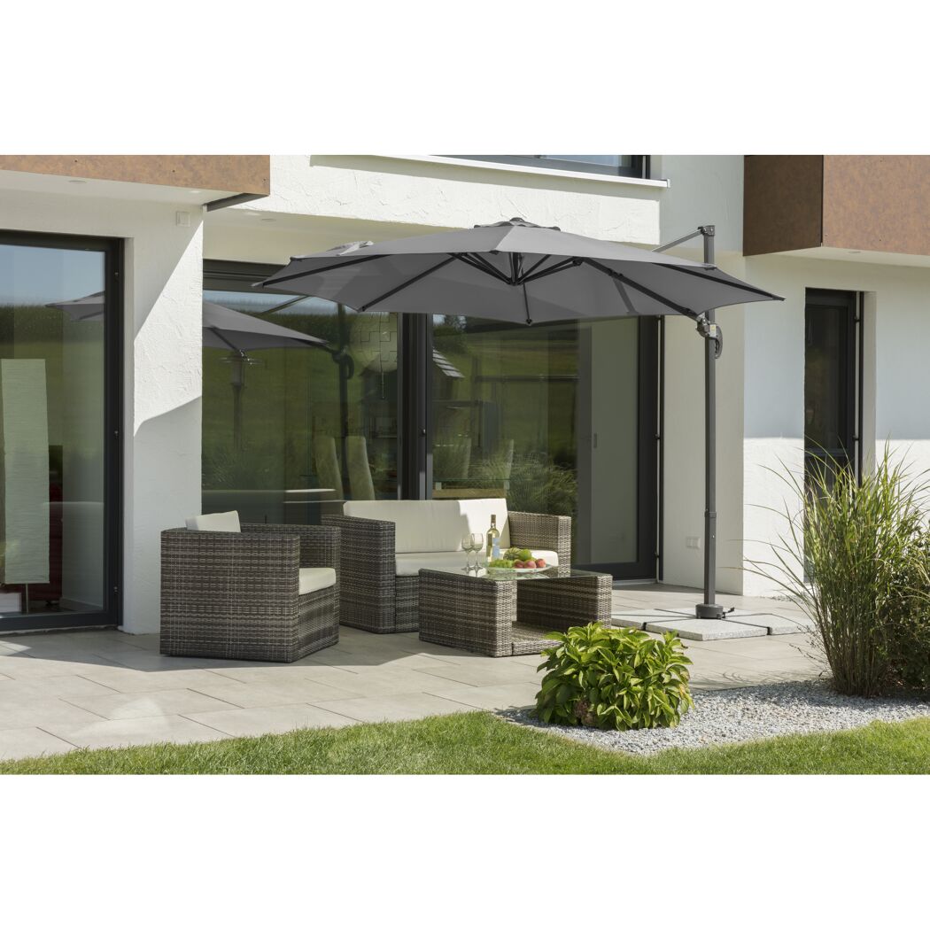 Gartenmöbel mit Sonnenschirm