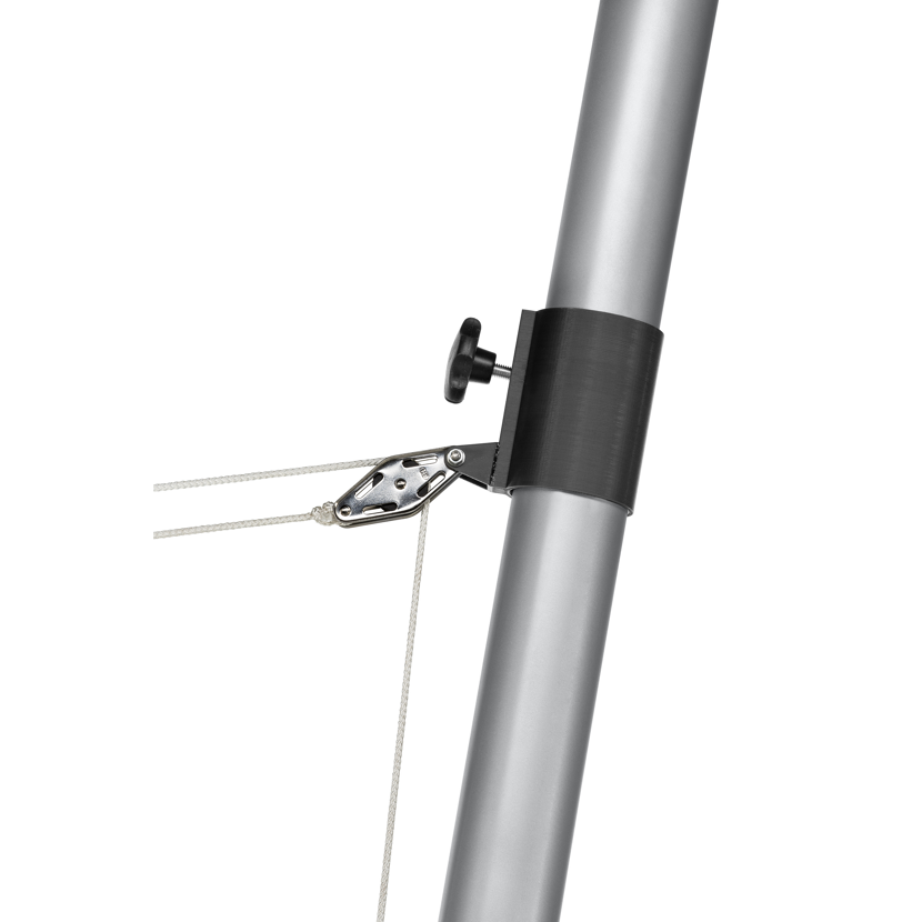 Seil mit Flaschenzug am Mast