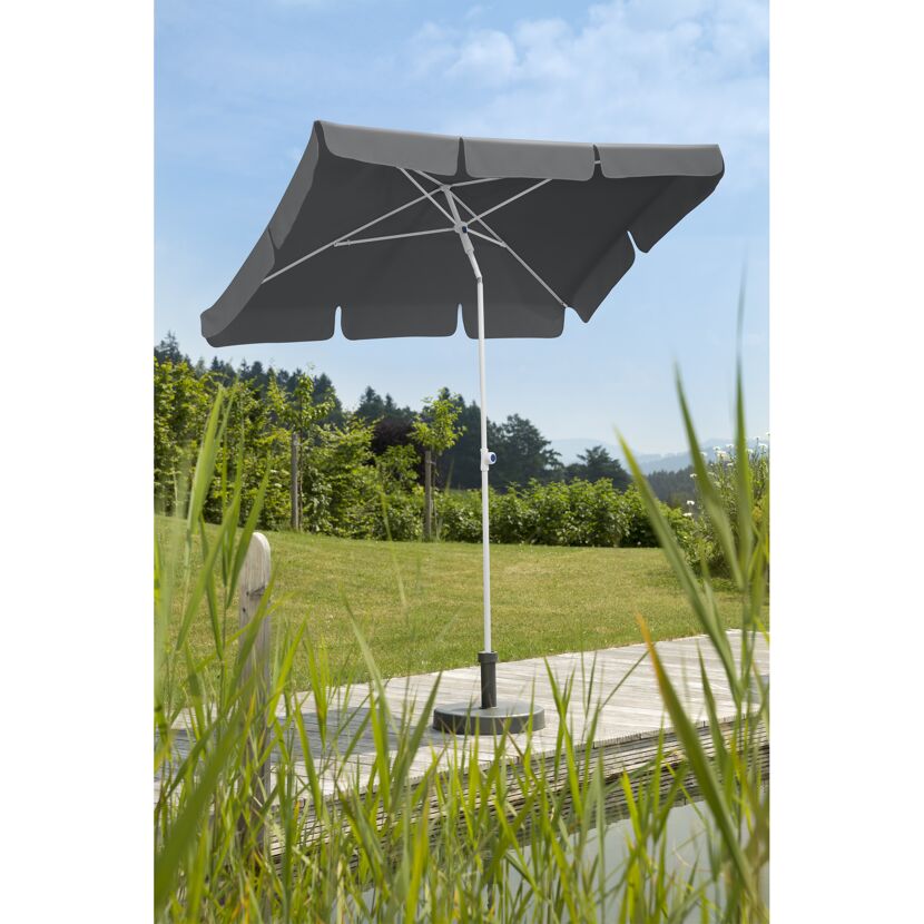 Grauer Sonnenschirm Ibiza 180/120 am Teich