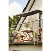 Balkon mit Tisch, Stühlen und Sonnenschirm