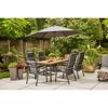 Gartenmöbel-Set mit Tisch, Stühlen und Sonnenschirm