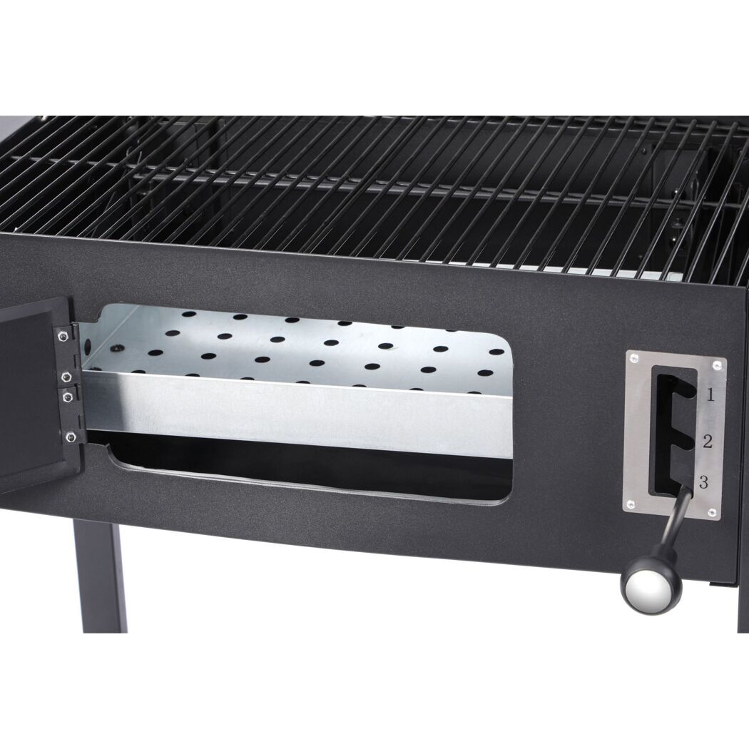 Grill mit geöffneter Aschelade