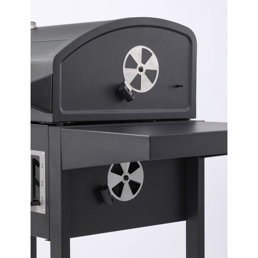 Schwarzer Smoker mit zwei silbernen Lüftungsschlitzen