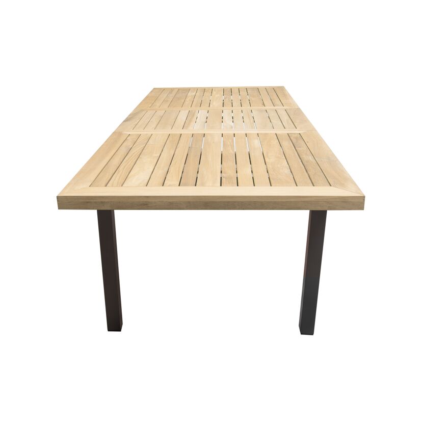 Holztisch mit schwarzen Beinen