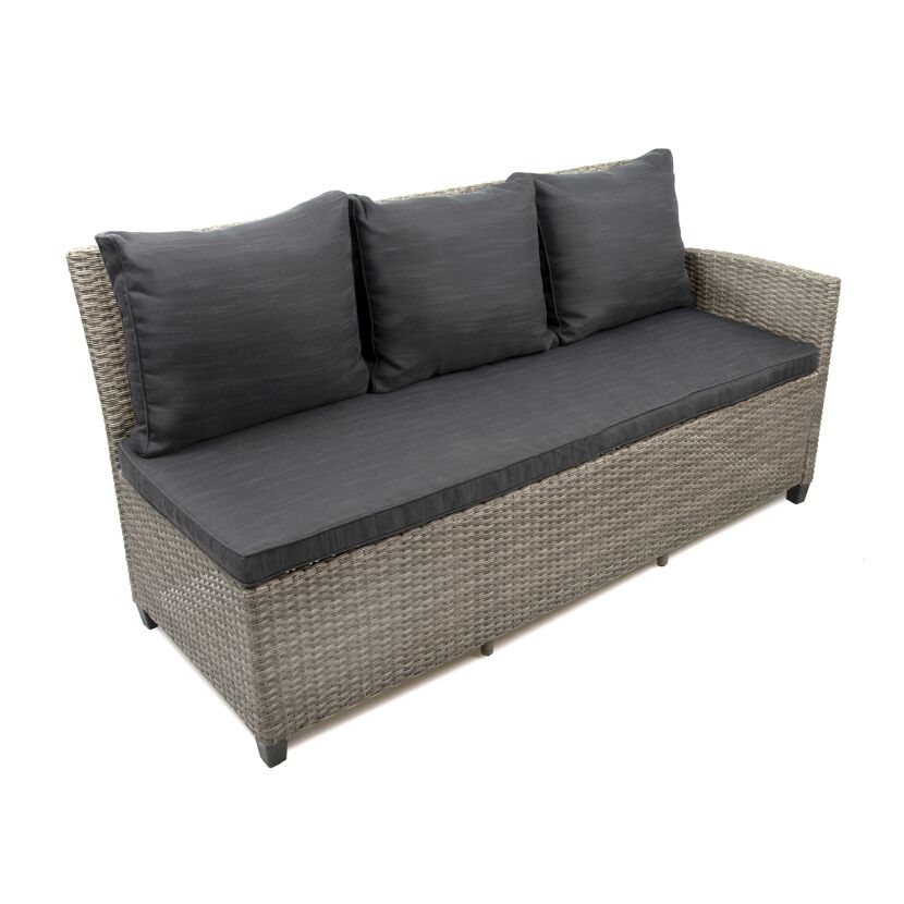 Graues Gartensofa mit schwarzen Kissen