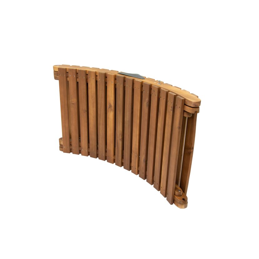 Zusammengeklappte Sonnenliege aus Holz