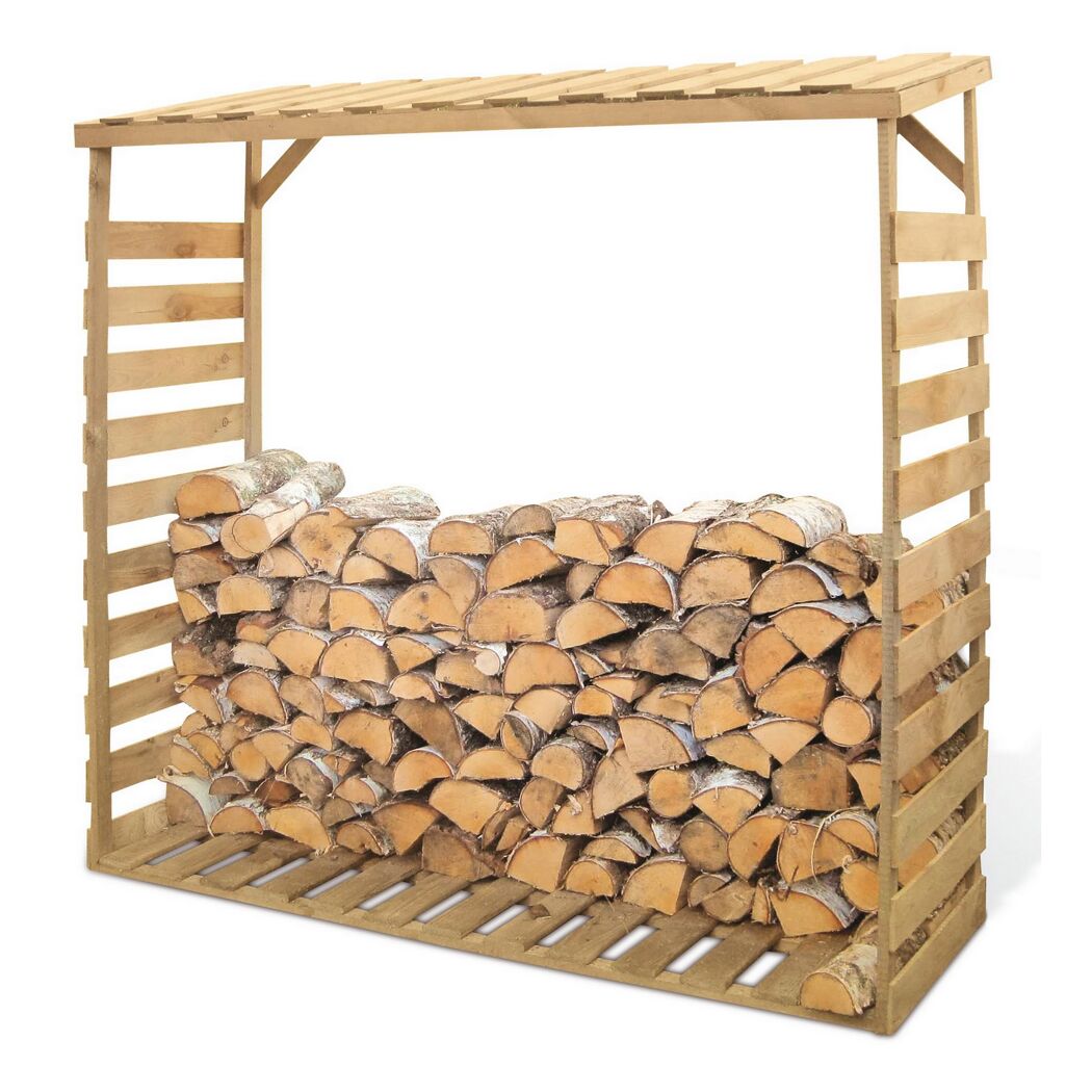 Holzstapel in einem Kaminholzunterstand