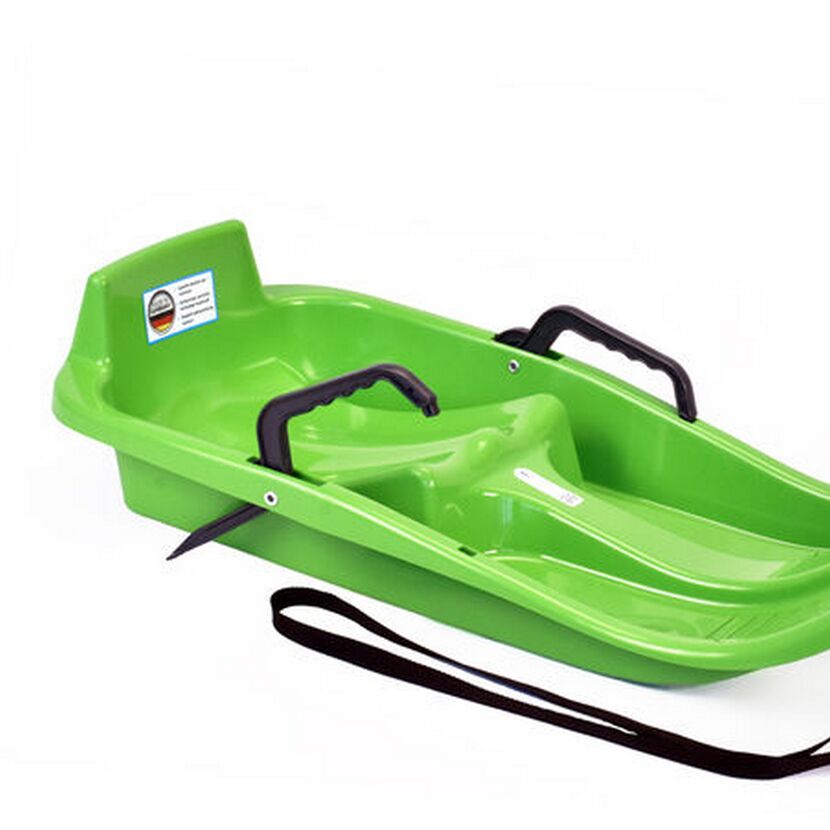 Grüner Kinderschlitten mit schwarzem Zugband und Griffen.