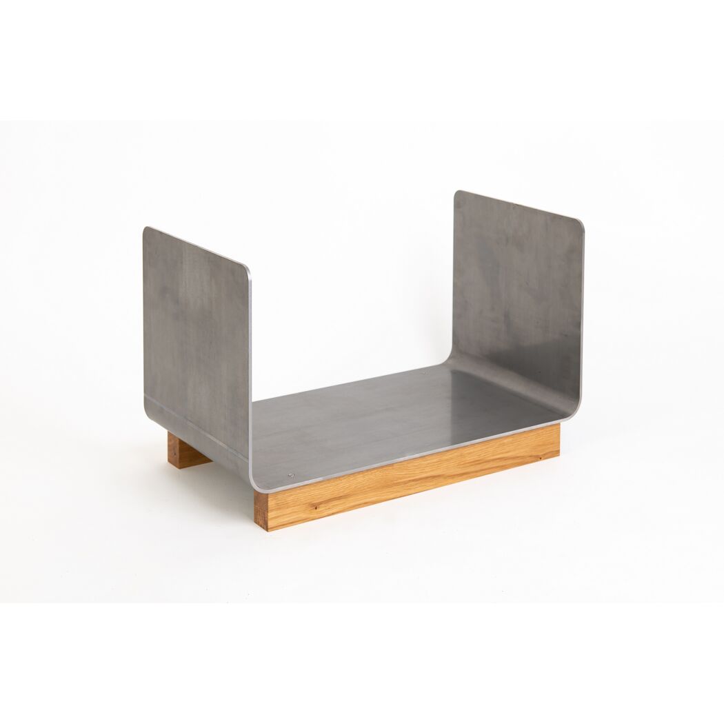Metallregal mit Holzsockel