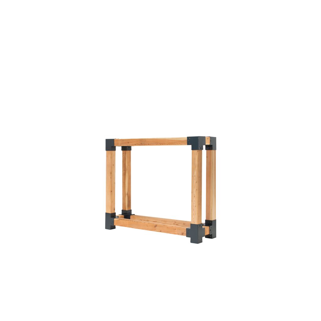 Holzregal mit Metallverbindungen