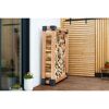 Holzregal mit Brennholz