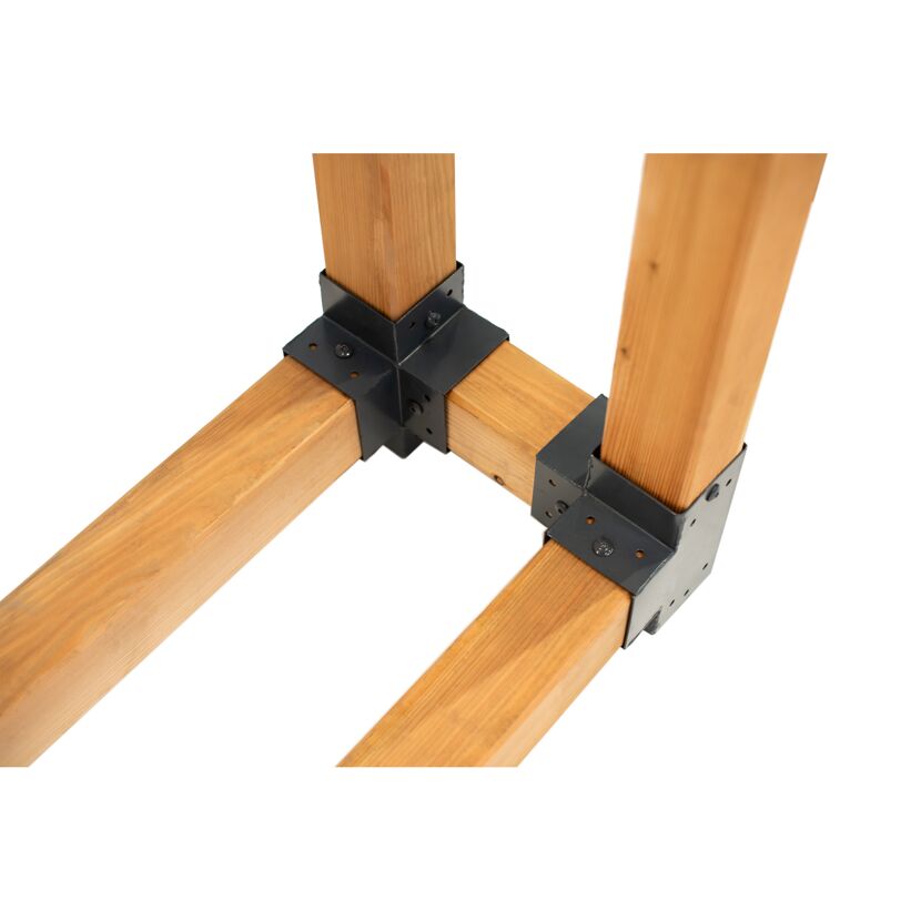 Holzbalken mit schwarzen Metallwinkeln verbunden