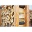 Holzstapel in einem Holzregal