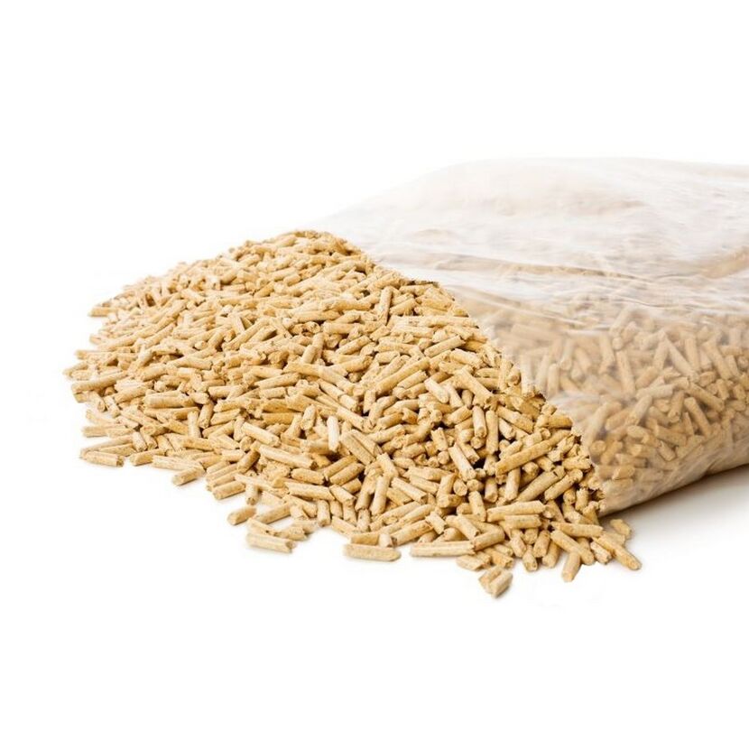 Holzpellets aus einem durchsichtigen Sack