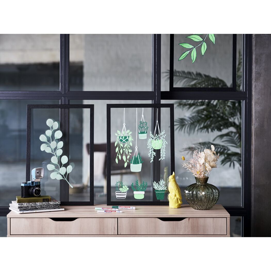 Pflanzenmotive mit edding Kreidemarkern auf Glas gemalt