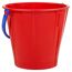 Roter Sandeimer mit blauem Griff