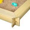 Hölzerner Sandkasten mit Spielzeug