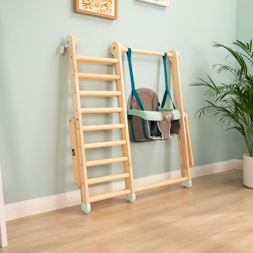 Holz-Kletterdreieck 'Active Tots' natur mit Schaukel 101 x 84 x 101 cm